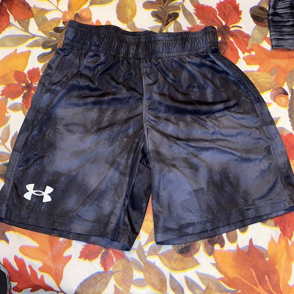 Cool pattern black Under Armour shorts